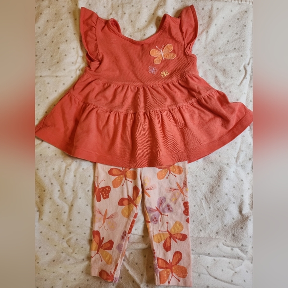 Carter's Baby Girl Outfit - 9 months - Picture 2 of 7